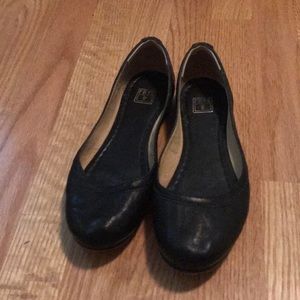 Frye Black Carson Ballet Flats sz 7